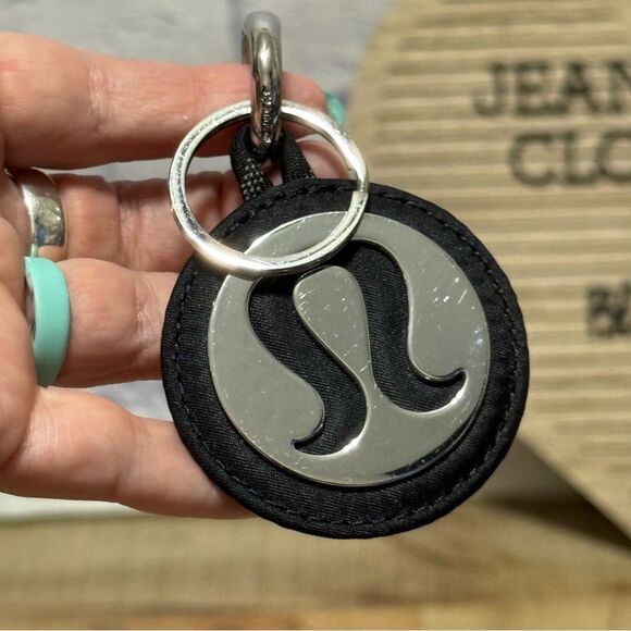 Lululemon Logo Keychain - Picture 9 of 9